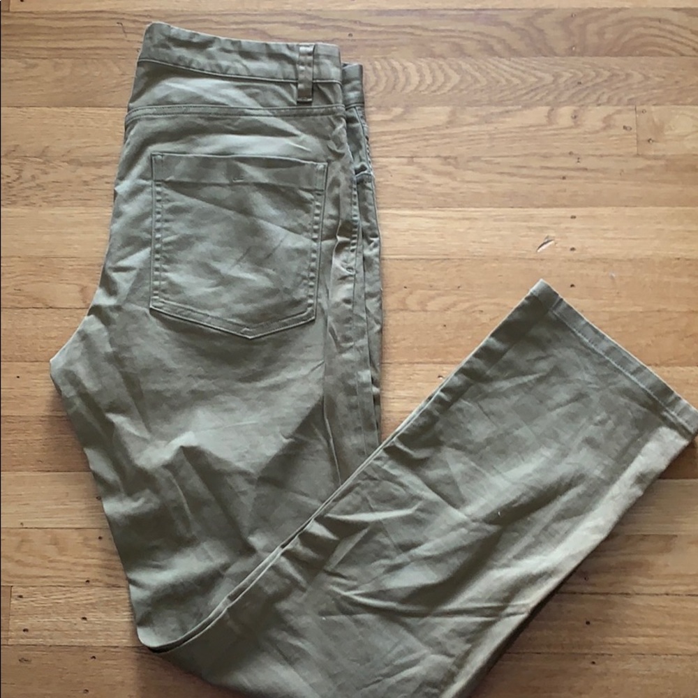 Men’s khaki pants